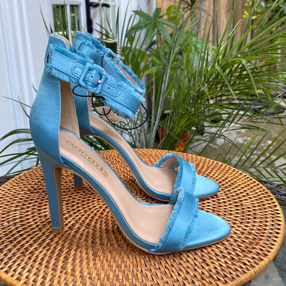 Eva Mendes Teal Heals
